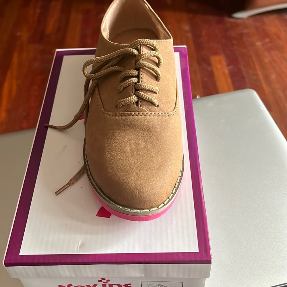 Yo kids Beige Roxanne Shoe. Never been worn